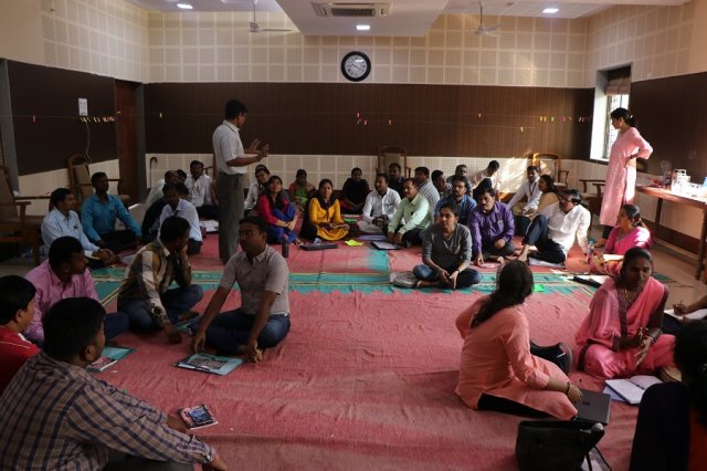 Resource person Bhas explaining Heat.