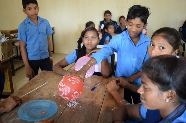 Students doing the practical of static electricity.